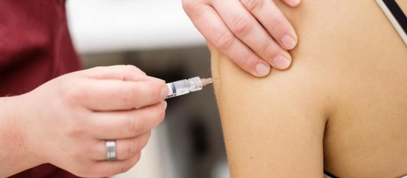 Βρετανία: Ξεκινάει σήμερα ο εμβολιασμός - Πότε θα φτάσει το εμβόλιο στις ΗΠΑ (βίντεο)